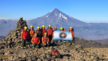 Brigadistas de Santa Cruz seguirán combatiendo el mayor incendio de Neuquén