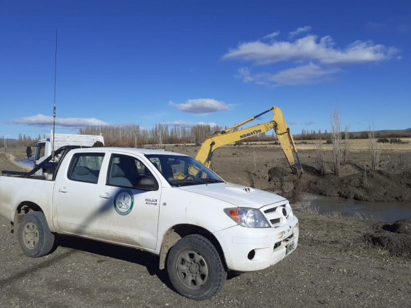 Concretan trabajos de limpieza para asegurar el abastecimiento de agua en Gobernador Gregores