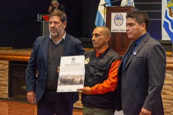 Claudio Vidal reconoció a los brigadistas santacruceños por su labor en incendios forestales